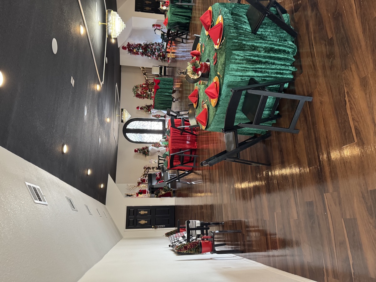 Christmas event with green velvet tablecloths and red napkins